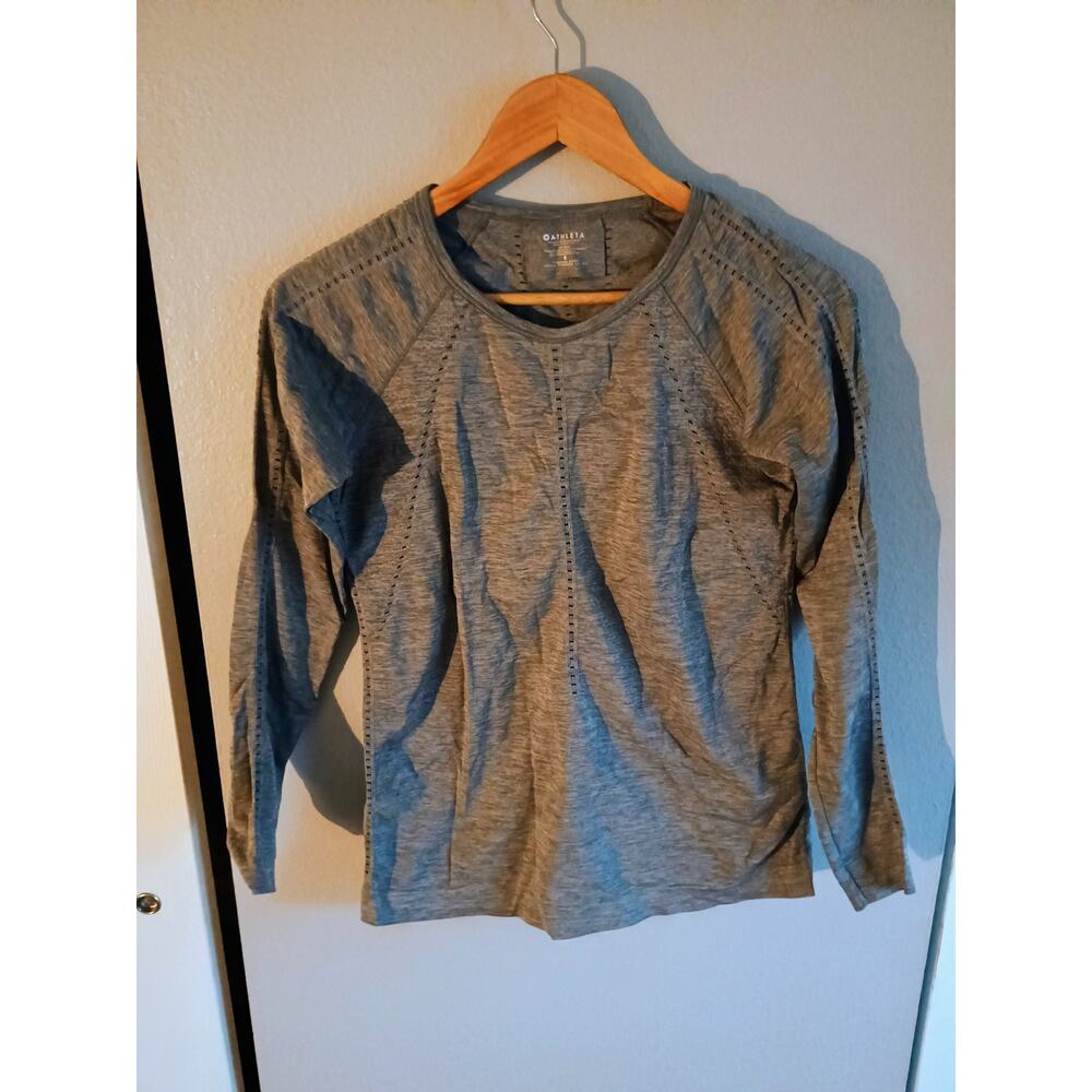 Women's athletic long sleeve top small